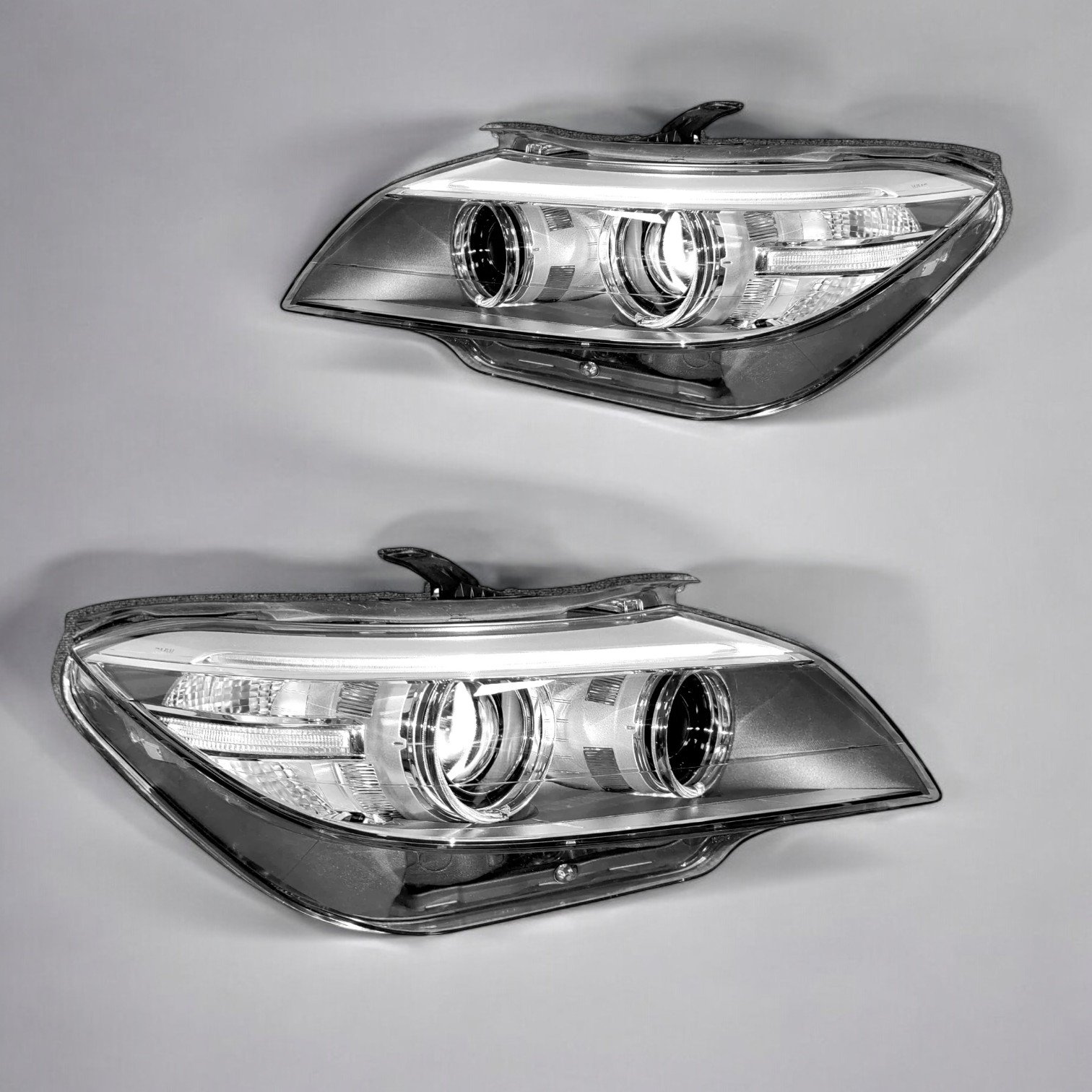 Phares avant BMW Z4 E89 origine xénon reconditionnés gauche et droit, sans ballast ni ampoules — photo principale