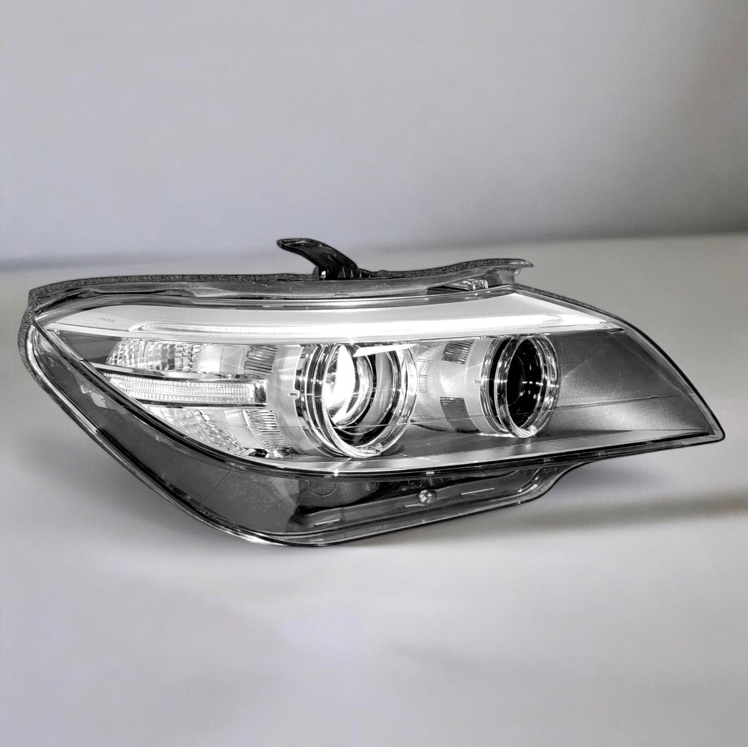 Phares avant BMW Z4 E89 origine xénon reconditionnés gauche et droit, sans ballast ni ampoules — vue 2