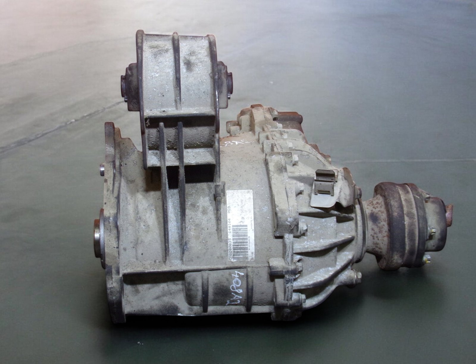 Boîte de transfert reconditionnée pour Land Rover Range Rover L322 4.4 V8 ZF 5HP24 — vue 2