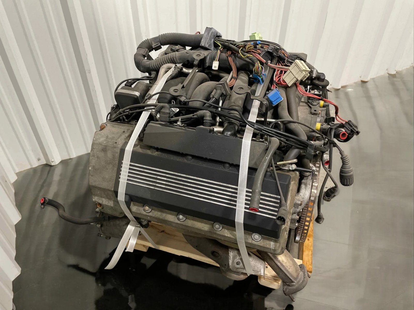 Moteur reconditionné Range Rover L322 4.4 V8 M62B44 avec application BVA 5HP24 — vue 2