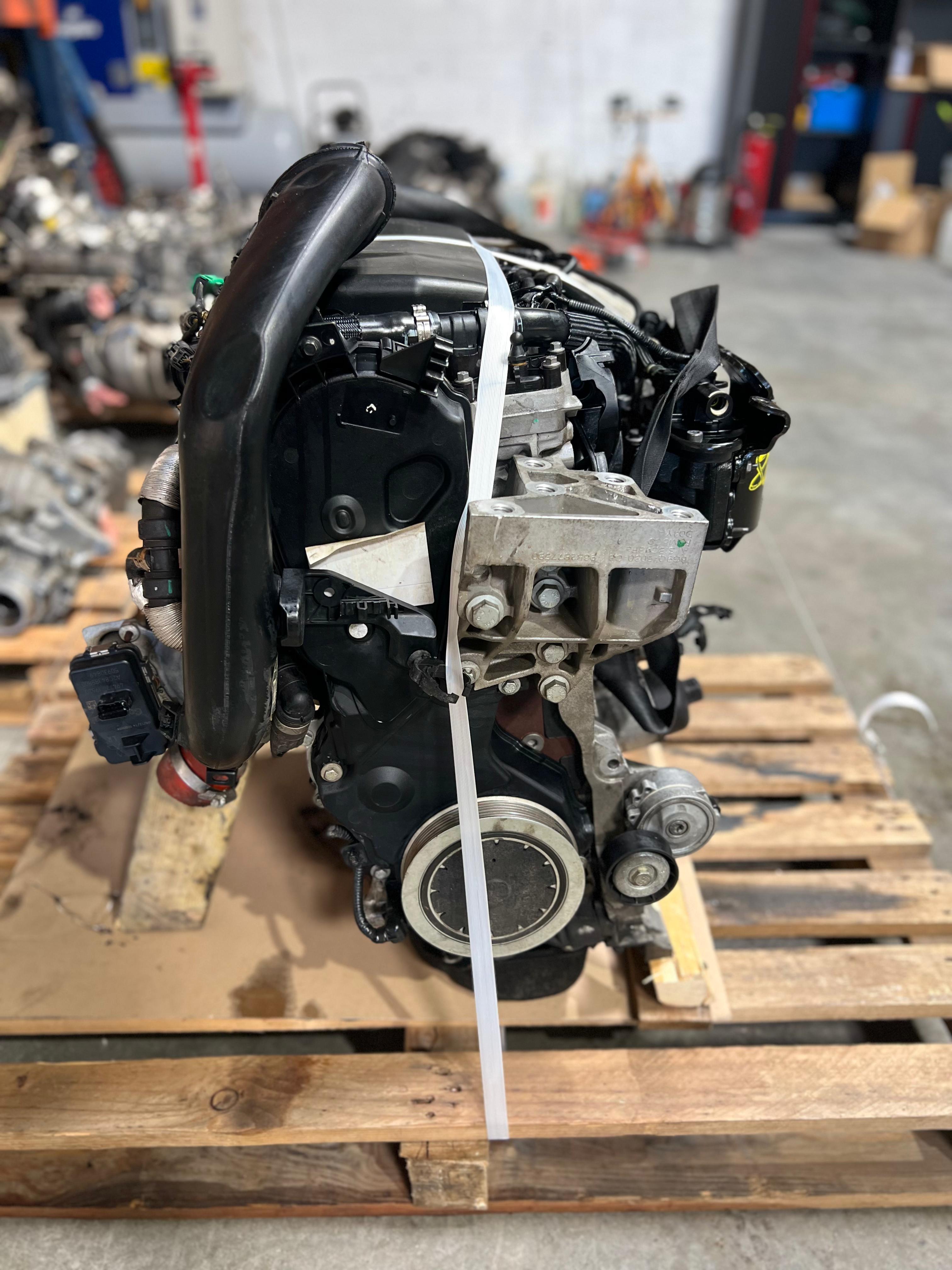 Moteur LAND ROVER LR026083 224DT — vue 3