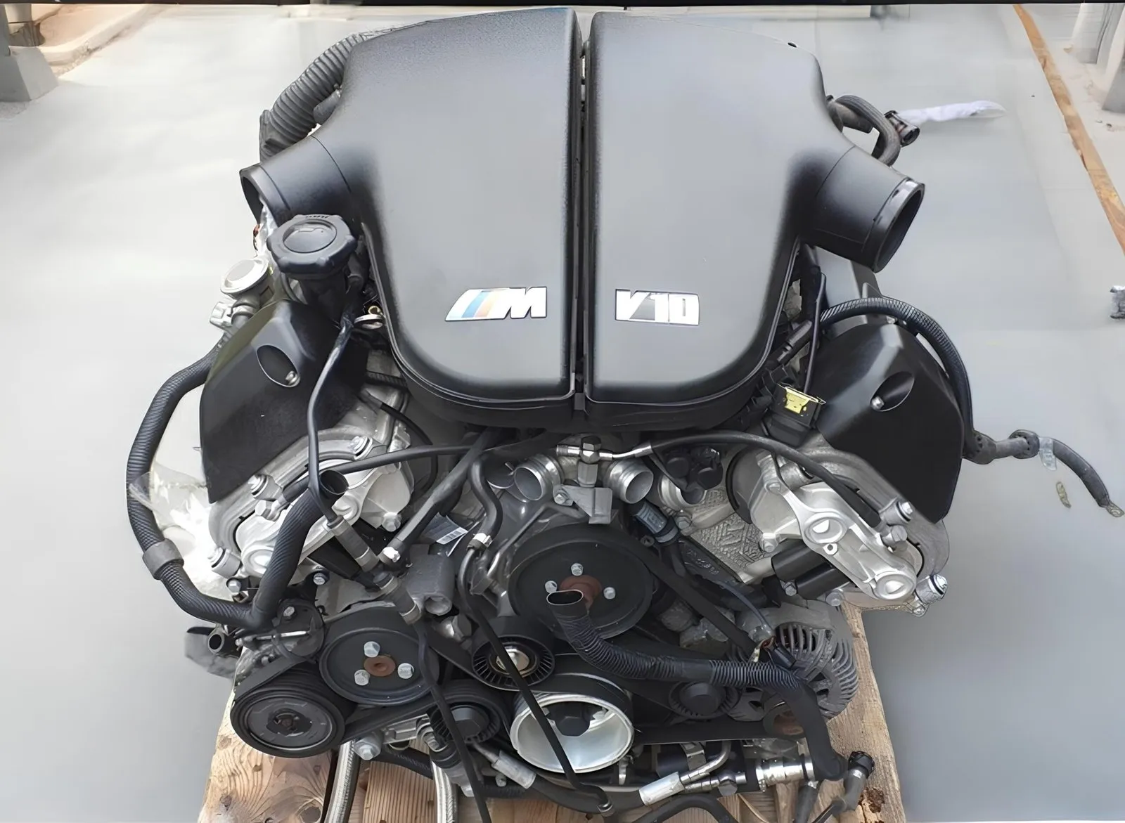 Generalüberholter Austauschmotor BMW S85B50A für M5 E60/E61 und M6 E63/E64